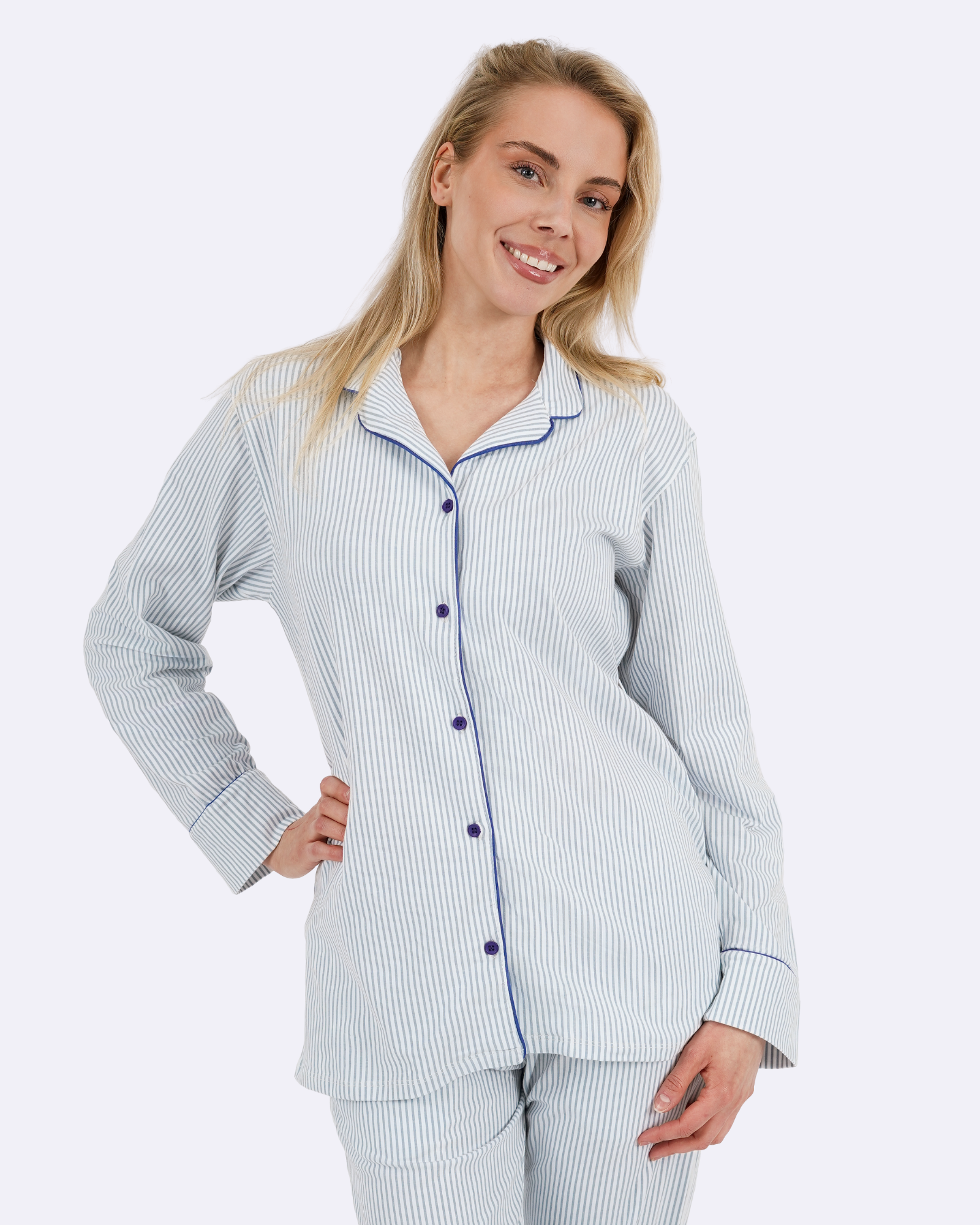 Siniraidalliset pyjamat 